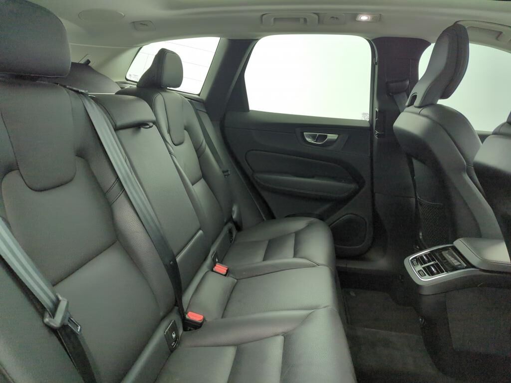 VOLVO XC60 B4 197 CH GEARTRONIC 8 ULTIMATE STYLE DARK — photo 22