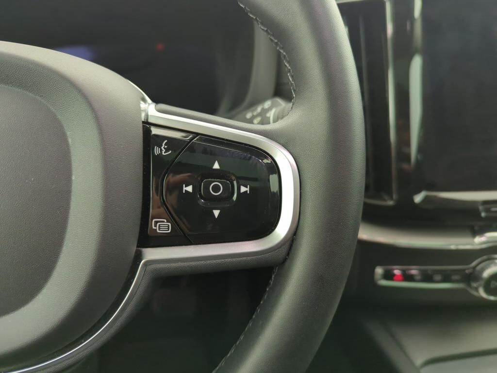 VOLVO XC60 B4 197 CH GEARTRONIC 8 ULTIMATE STYLE DARK — photo 17