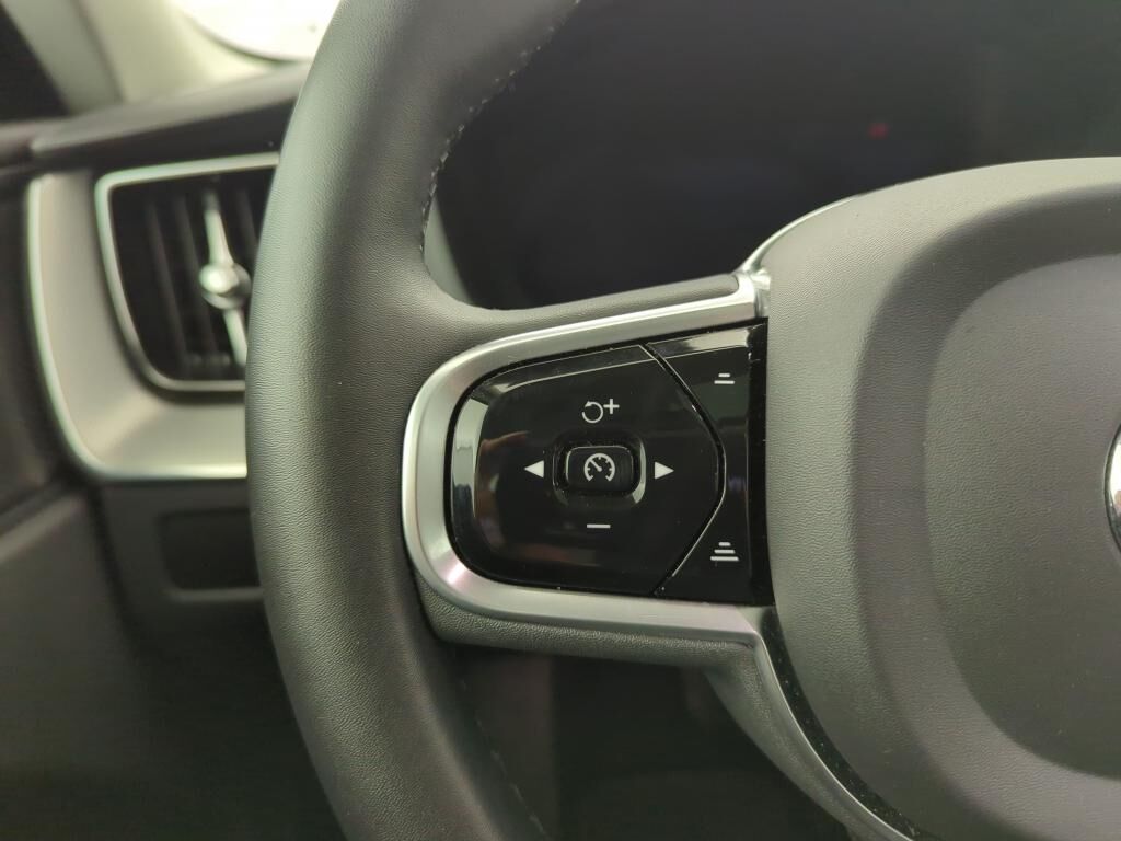 VOLVO XC60 B4 197 CH GEARTRONIC 8 ULTIMATE STYLE DARK — photo 16