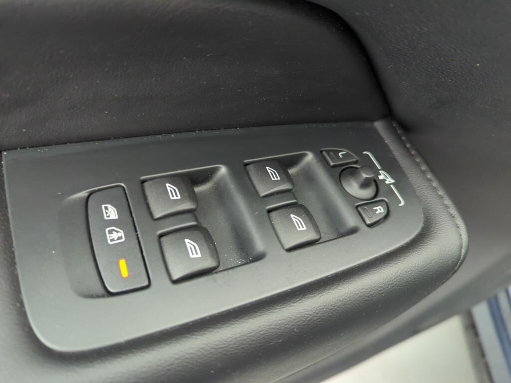 VOLVO XC60 B4 197 CH GEARTRONIC 8 ULTIMATE STYLE DARK — photo 41
