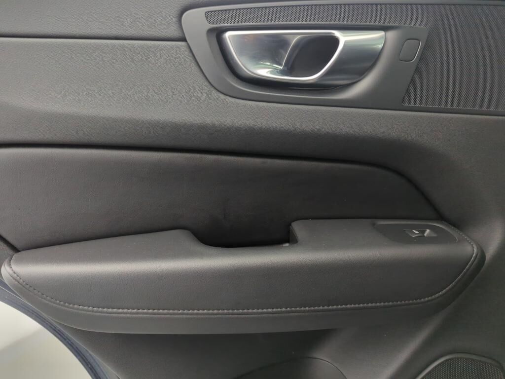VOLVO XC60 B4 197 CH GEARTRONIC 8 ULTIMATE STYLE DARK — photo 24
