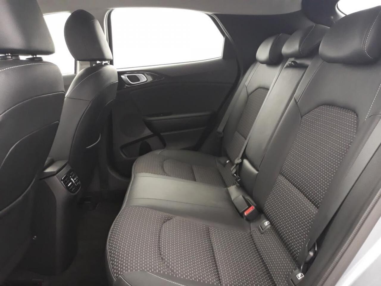 KIA XCEED 1.6 CRDI 136 CH MHEV DCT7 PREMIUM — photo 10