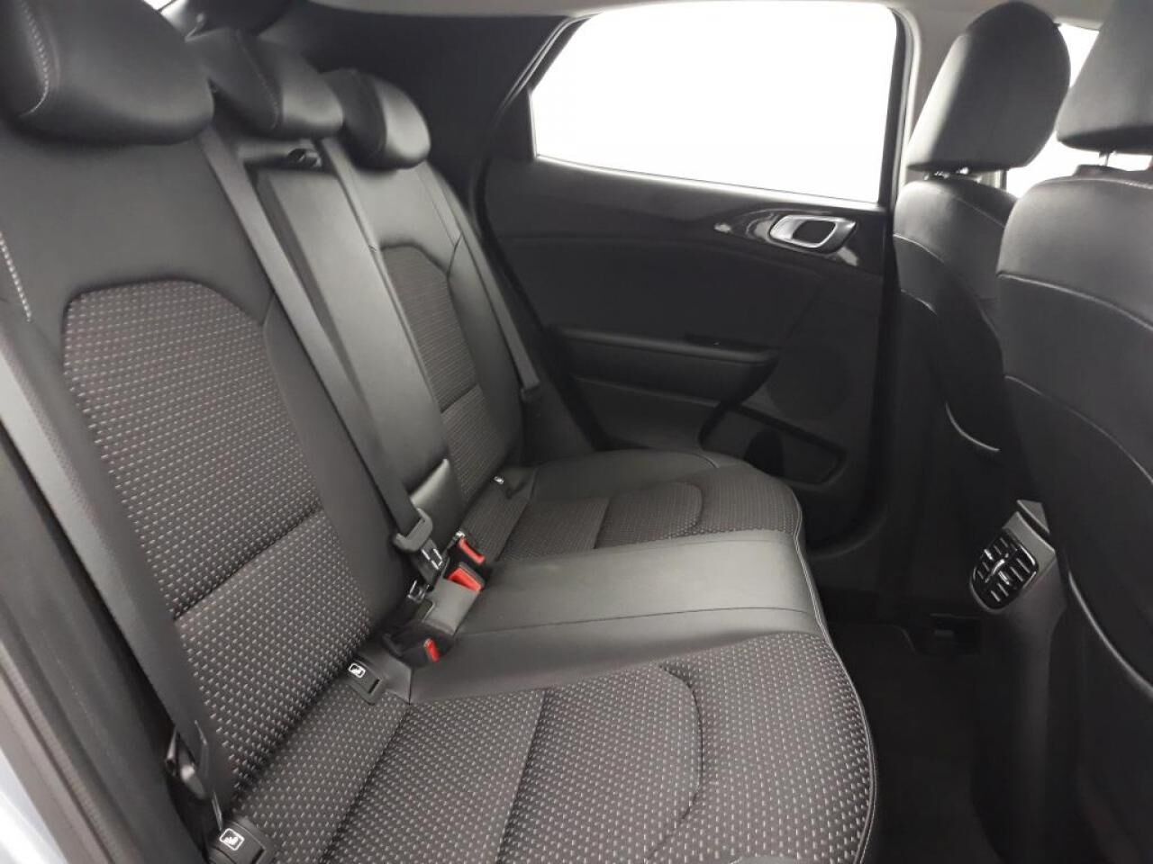 KIA XCEED 1.6 CRDI 136 CH MHEV DCT7 PREMIUM — photo 22