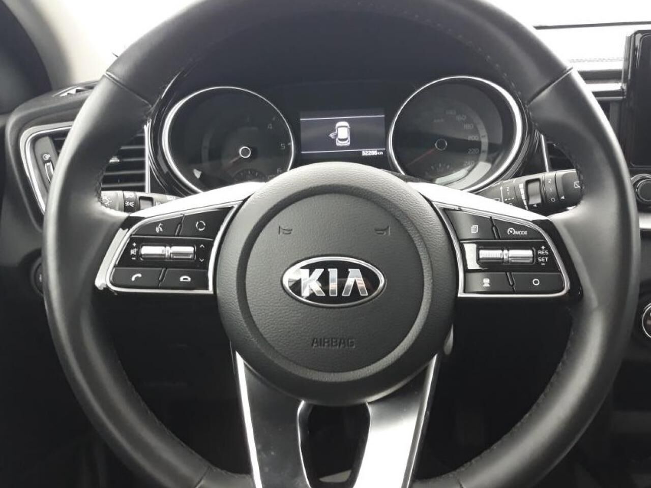 KIA XCEED 1.6 CRDI 136 CH MHEV DCT7 PREMIUM — photo 12