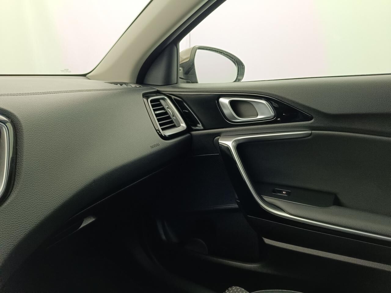 KIA XCEED 1.6 CRDI 136 CH MHEV DCT7 PREMIUM — photo 24