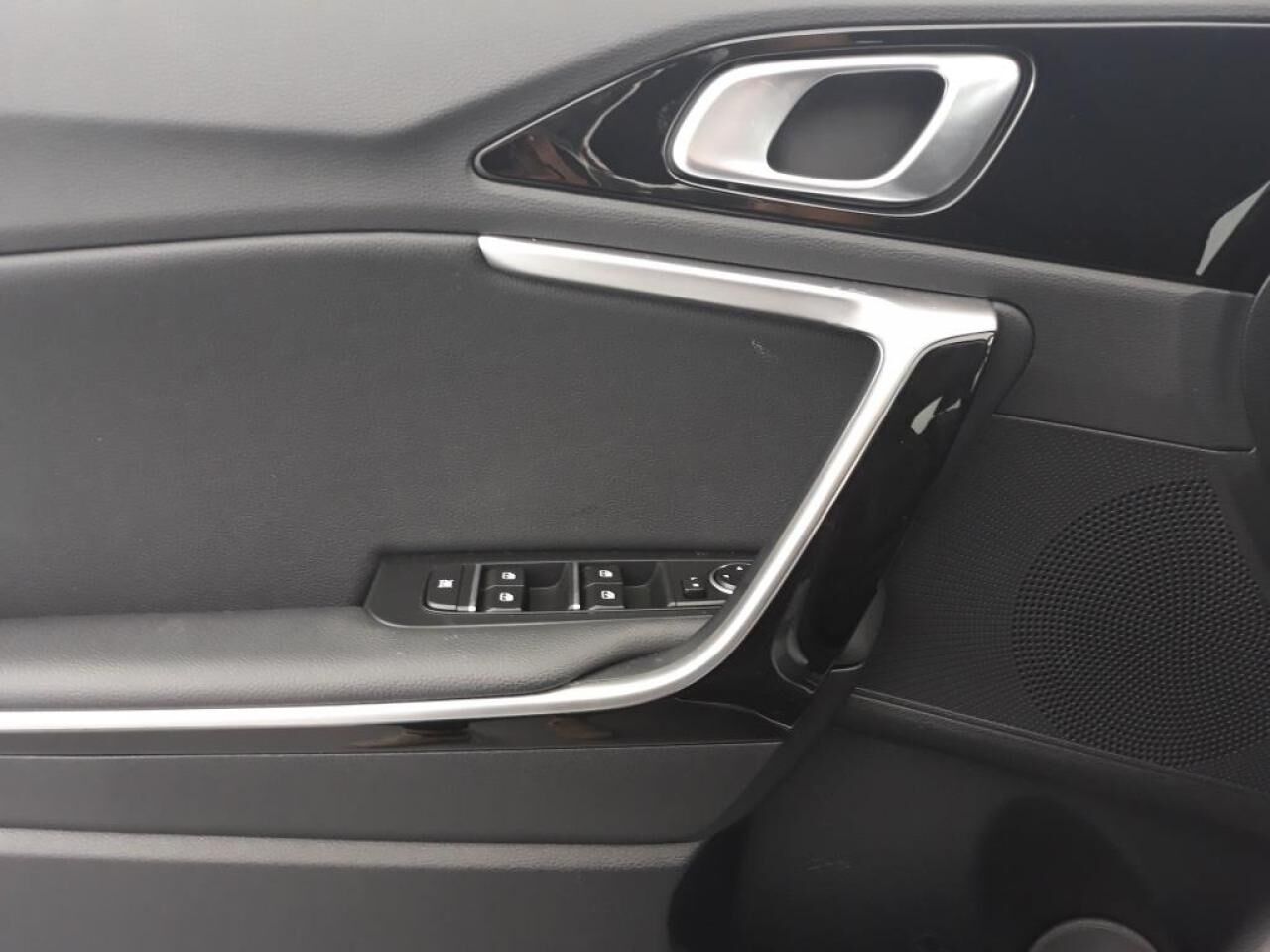 KIA XCEED 1.6 CRDI 136 CH MHEV DCT7 PREMIUM — photo 27