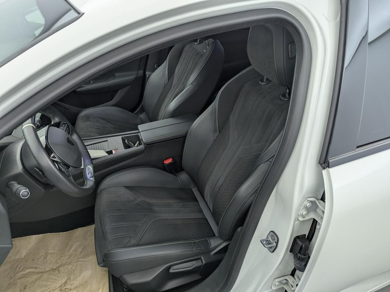 PEUGEOT 308 GT 1.5 BLUEHDI 130 EAT8 + PACK DRIVE ASSIST PLUS — photo 21