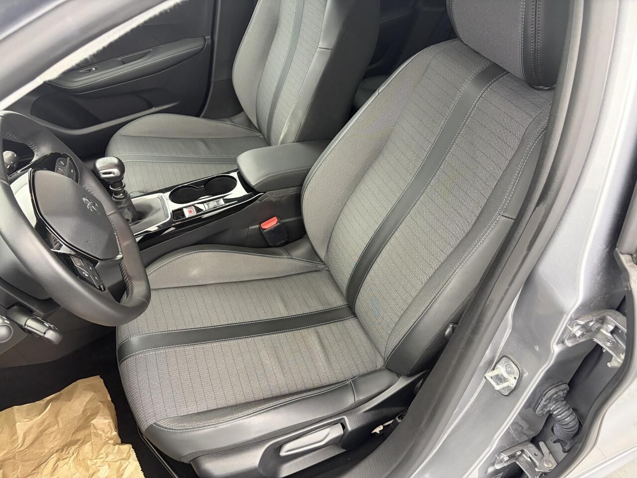 PEUGEOT 208 ESSANCE 12V S&amp;S - 100 I BERLINE STYLE — photo 18