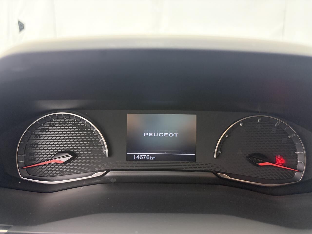 PEUGEOT 208 ESSANCE 12V S&amp;S - 100 I BERLINE STYLE — photo 21