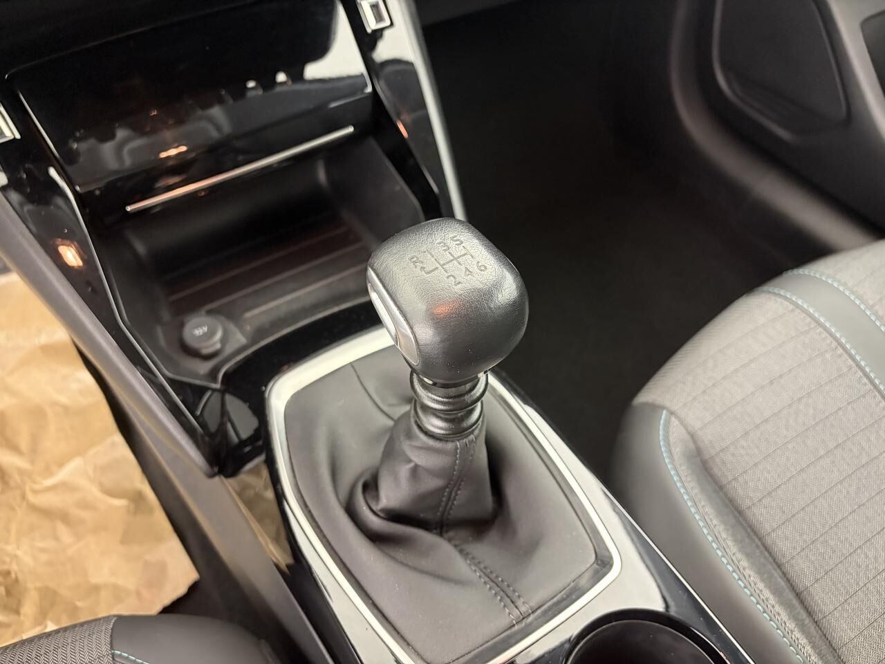 PEUGEOT 208 ESSANCE 12V S&amp;S - 100 I BERLINE STYLE — photo 23