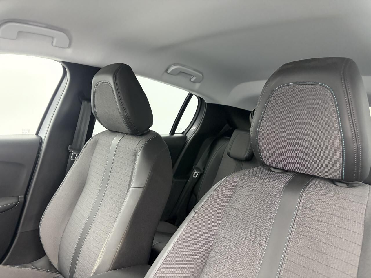 PEUGEOT 208 ESSANCE 12V S&amp;S - 100 I BERLINE STYLE — photo 17