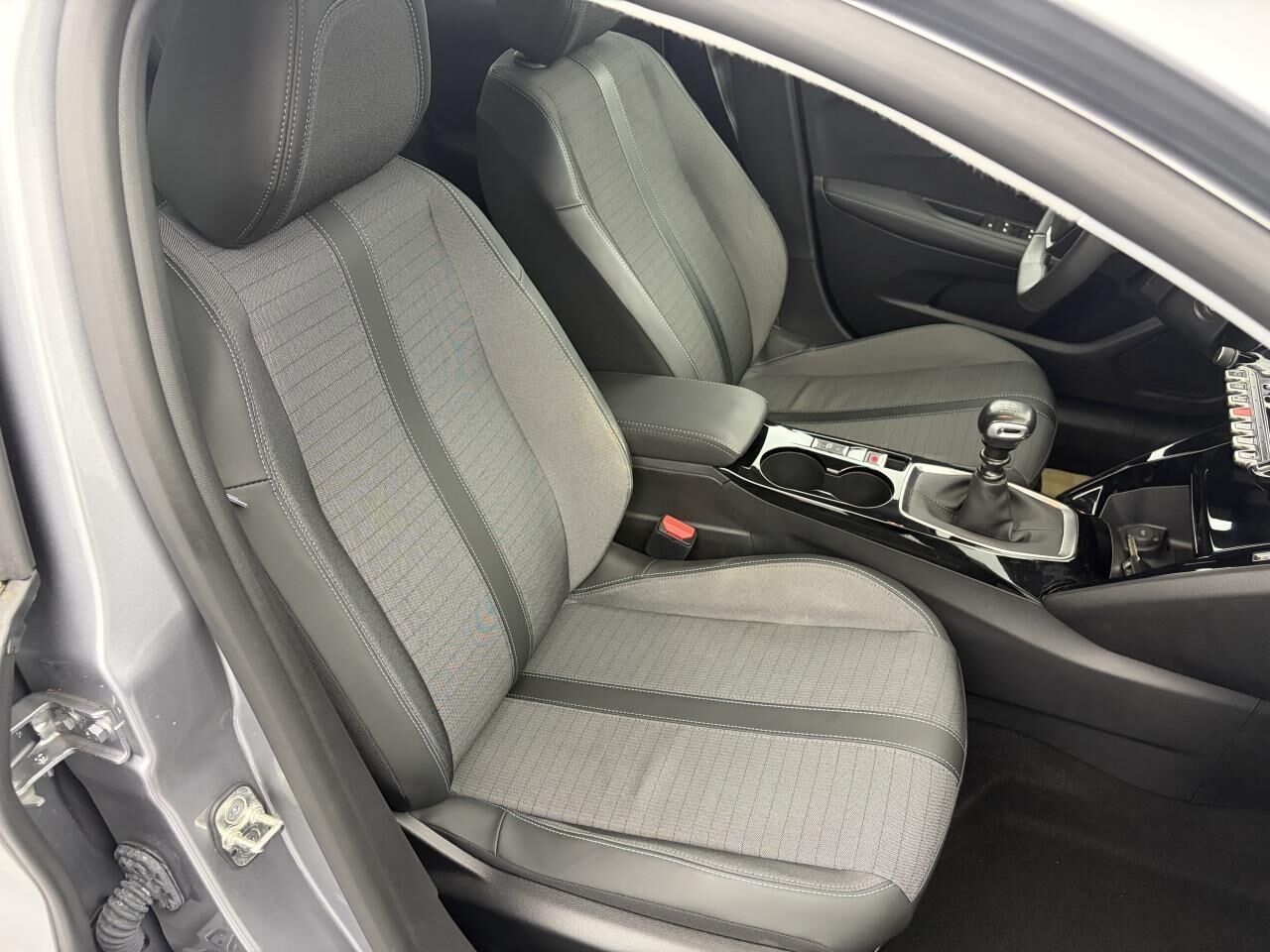 PEUGEOT 208 ESSANCE 12V S&amp;S - 100 I BERLINE STYLE — photo 19