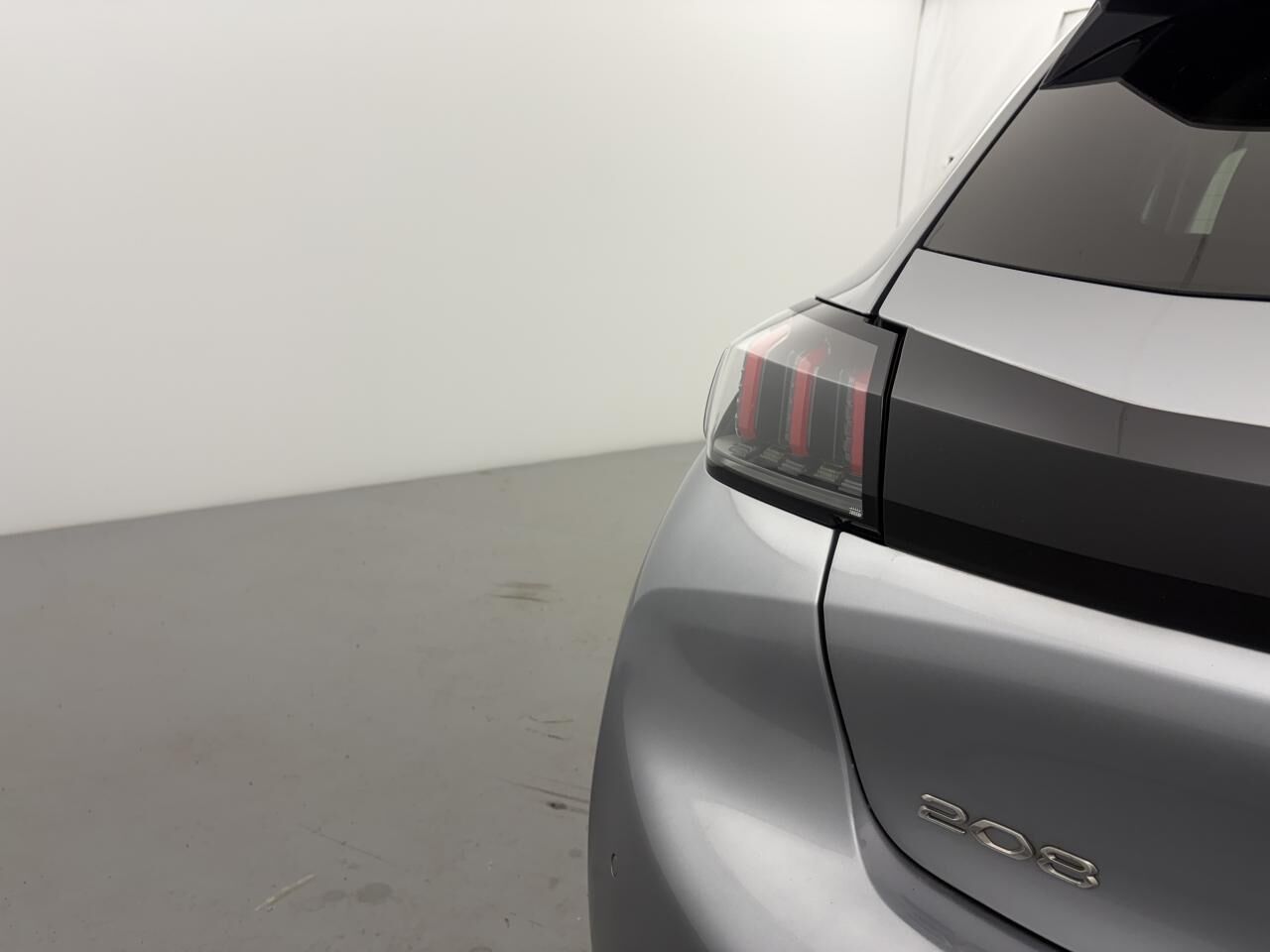 PEUGEOT 208 ESSANCE 12V S&amp;S - 100 I BERLINE STYLE — photo 14