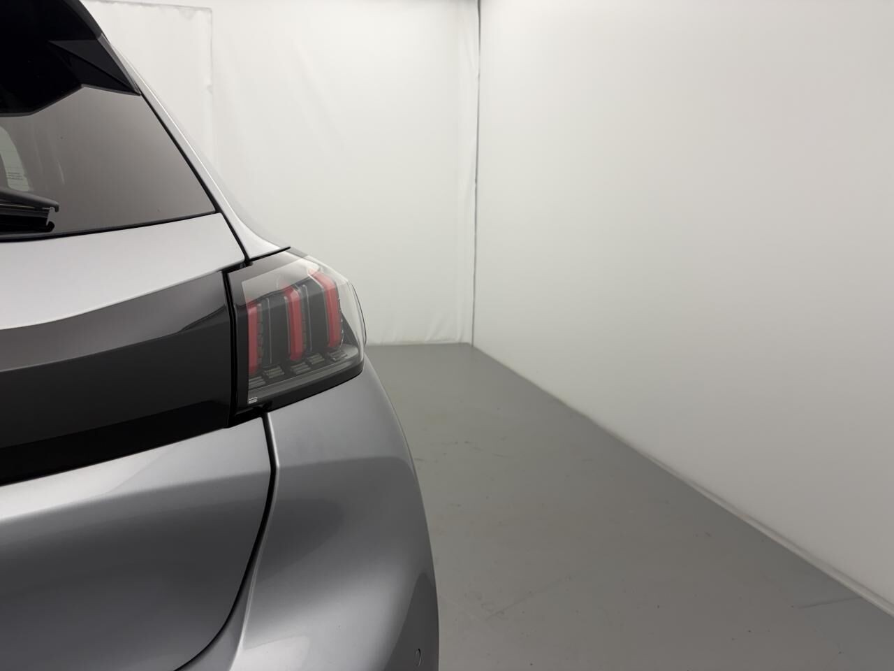 PEUGEOT 208 ESSANCE 12V S&amp;S - 100 I BERLINE STYLE — photo 16