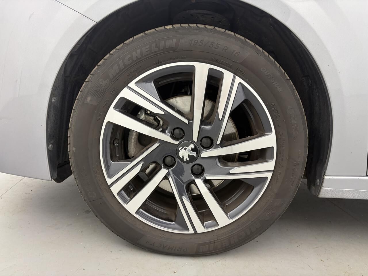 PEUGEOT 208 ESSANCE 12V S&amp;S - 100 I BERLINE STYLE — photo 12