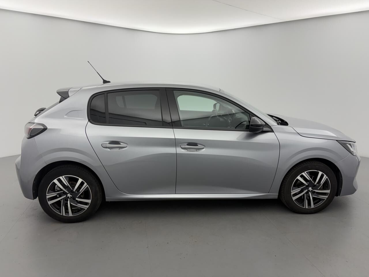PEUGEOT 208 ESSANCE 12V S&amp;S - 100 I BERLINE STYLE — photo 4
