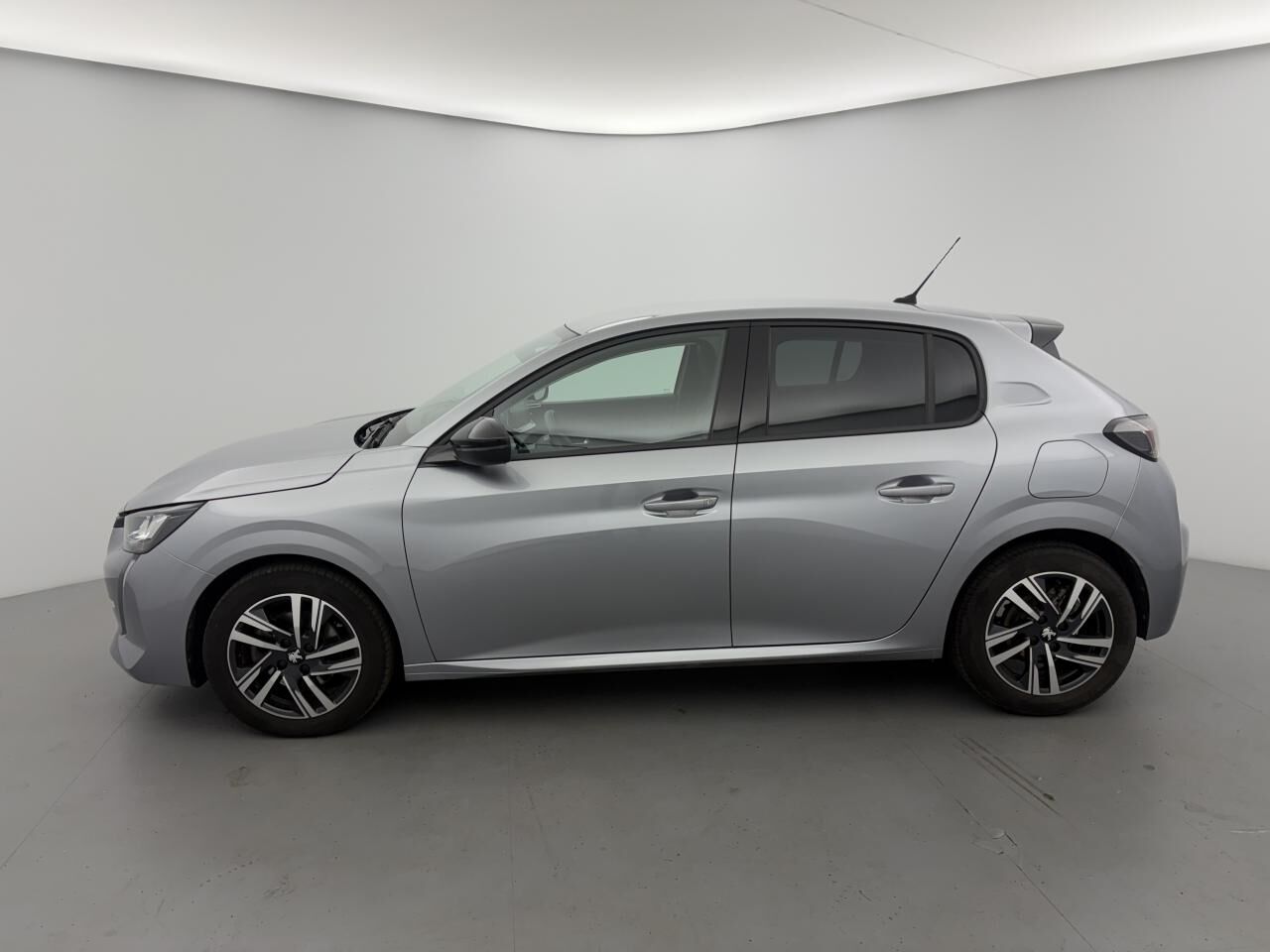 PEUGEOT 208 ESSANCE 12V S&amp;S - 100 I BERLINE STYLE — photo 8