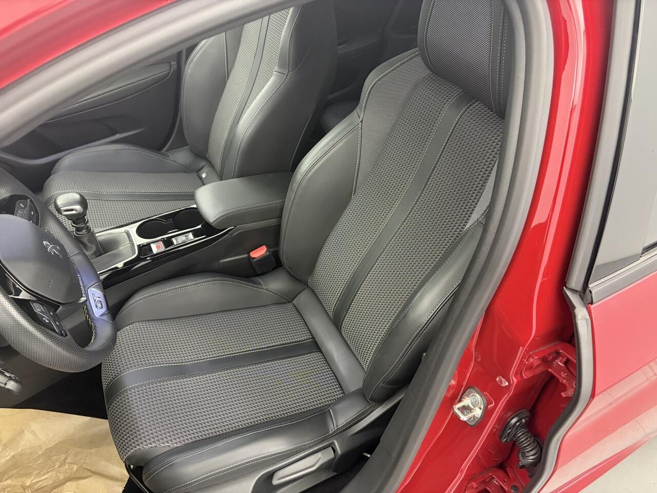 PEUGEOT 208 ESSENCE 12V S&amp;S - 100 CV BERLINE GT — photo 18