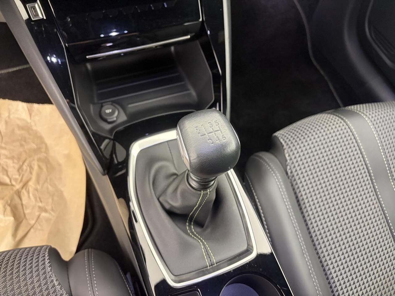 PEUGEOT 208 ESSENCE 12V S&amp;S - 100 CV BERLINE GT — photo 23