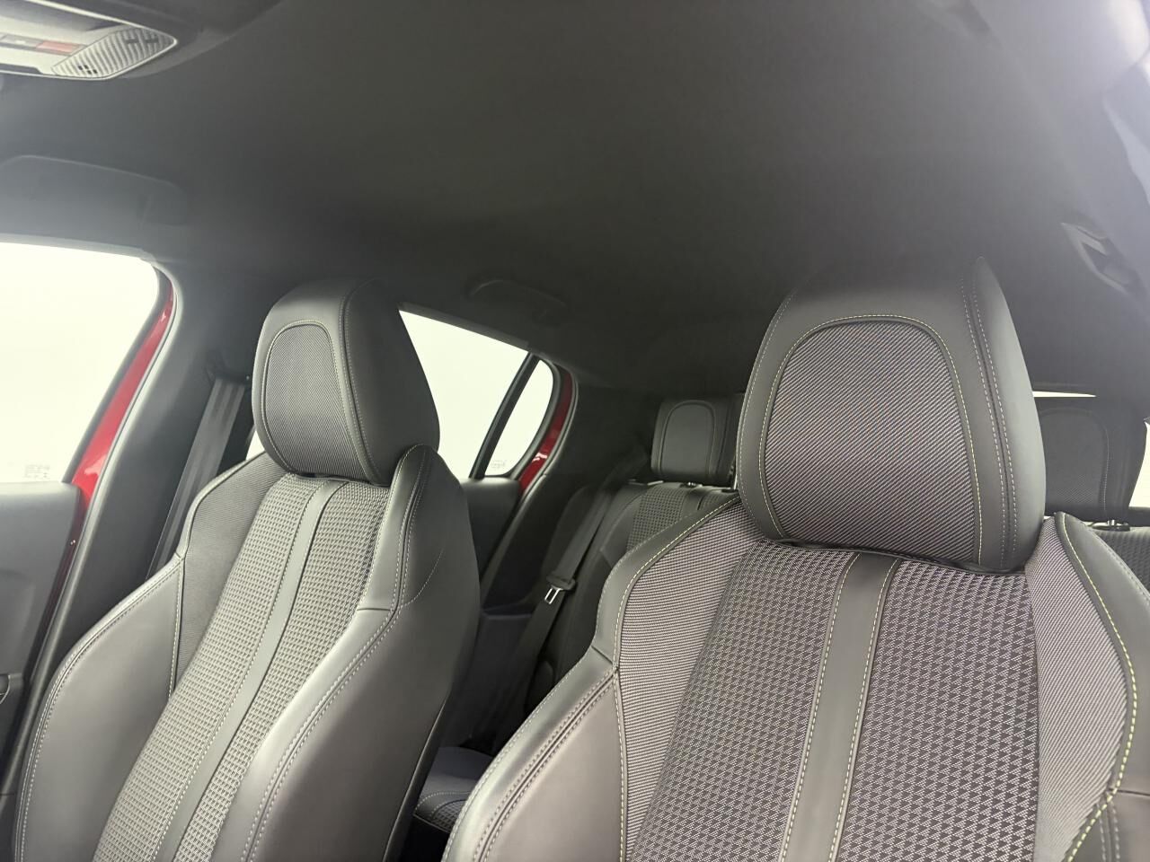 PEUGEOT 208 ESSENCE 12V S&amp;S - 100 CV BERLINE GT — photo 17