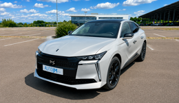 DS NUMERO 4 BLUE HDI 130 AUTOMATIQUE ETOILE ALCANTARA